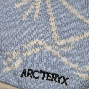 Arc'teryx Light Blue and Cream Knit Beanie with Logo